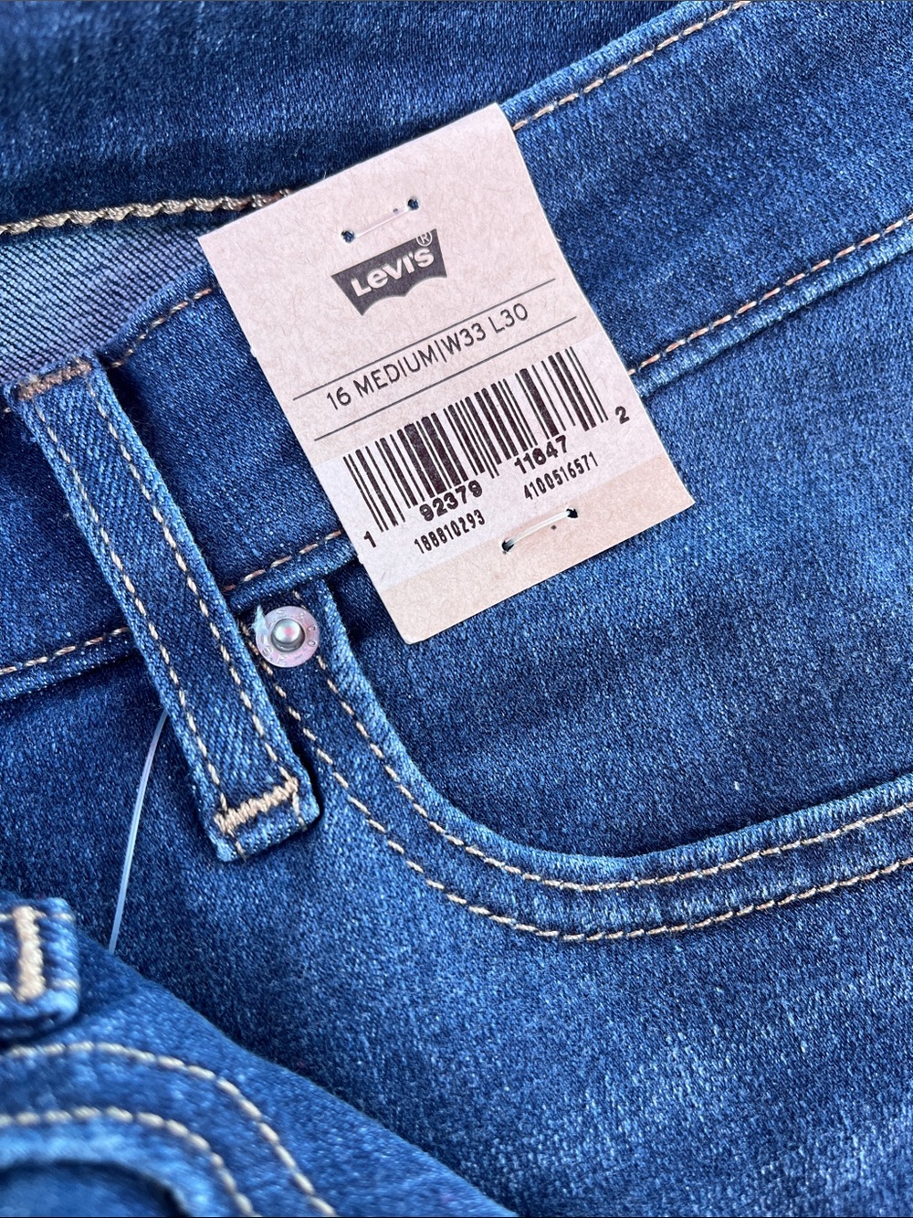 Levi's 711 Shaping Skinny Jeans in Medium Wash Size W33 L30 NWT - Picture 4 of 4